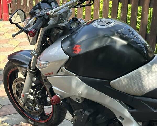 Черный Сузуки GSR 400, объемом двигателя 0.4 л и пробегом 26 тыс. км за 4700 $, фото 3 на Automoto.ua