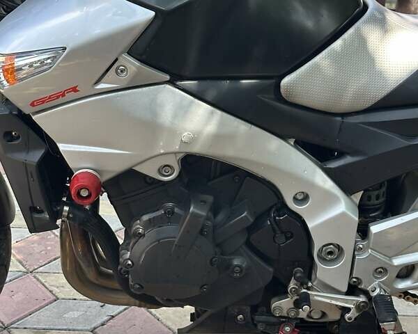 Черный Сузуки GSR 400, объемом двигателя 0.4 л и пробегом 26 тыс. км за 4700 $, фото 7 на Automoto.ua