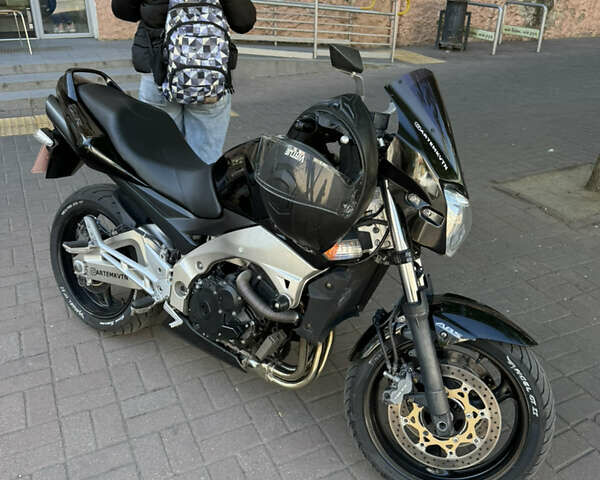 Черный Сузуки GSR 400, объемом двигателя 0.4 л и пробегом 45 тыс. км за 4150 $, фото 5 на Automoto.ua