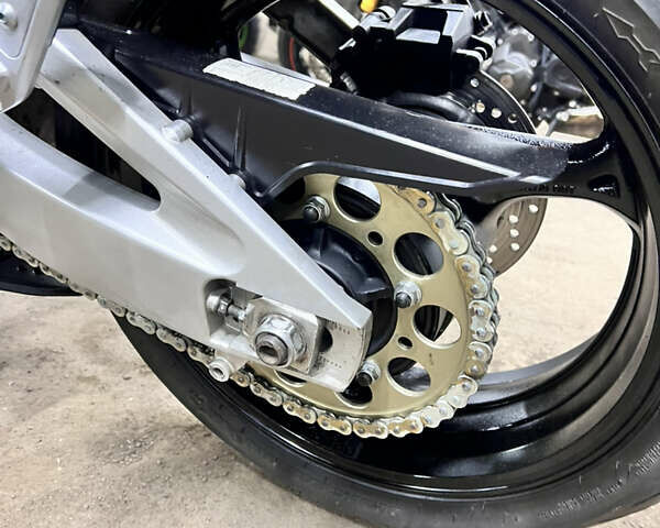 Сузуки GSR 400, объемом двигателя 0.4 л и пробегом 29 тыс. км за 4000 $, фото 5 на Automoto.ua