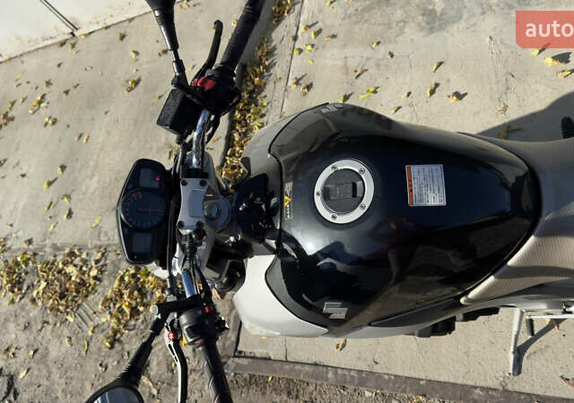 Серый Сузуки GSR 400, объемом двигателя 0.4 л и пробегом 33 тыс. км за 4000 $, фото 8 на Automoto.ua