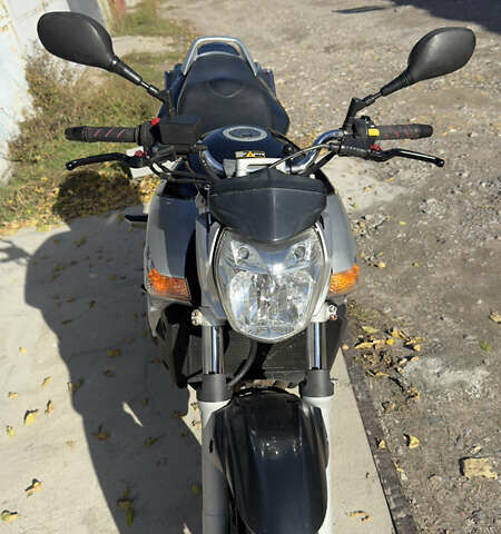 Серый Сузуки GSR 400, объемом двигателя 0.4 л и пробегом 33 тыс. км за 4000 $, фото 2 на Automoto.ua