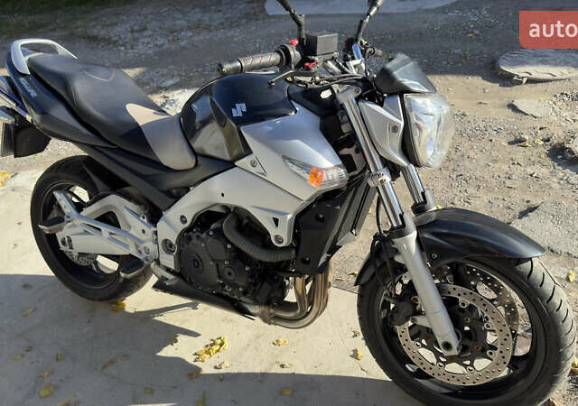 Серый Сузуки GSR 400, объемом двигателя 0.4 л и пробегом 33 тыс. км за 4000 $, фото 3 на Automoto.ua