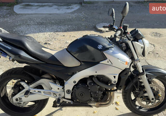 Серый Сузуки GSR 400, объемом двигателя 0.4 л и пробегом 33 тыс. км за 4000 $, фото 4 на Automoto.ua
