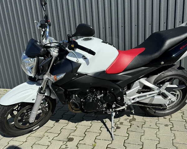 Белый Сузуки GSR 600, объемом двигателя 0.6 л и пробегом 38 тыс. км за 5300 $, фото 1 на Automoto.ua