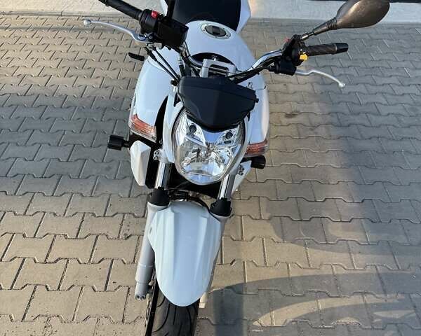 Белый Сузуки GSR 600, объемом двигателя 0.6 л и пробегом 23 тыс. км за 5699 $, фото 1 на Automoto.ua