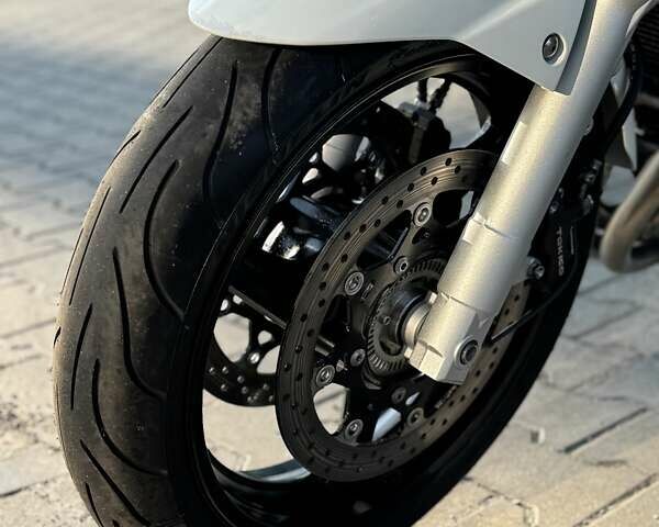 Белый Сузуки GSR 600, объемом двигателя 0.6 л и пробегом 23 тыс. км за 5699 $, фото 18 на Automoto.ua