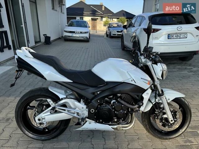 Белый Сузуки GSR 600, объемом двигателя 0.6 л и пробегом 23 тыс. км за 5699 $, фото 10 на Automoto.ua