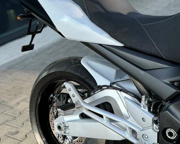 Белый Сузуки GSR 600, объемом двигателя 0.6 л и пробегом 23 тыс. км за 5699 $, фото 15 на Automoto.ua