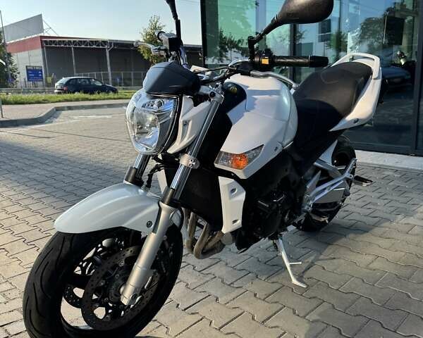 Белый Сузуки GSR 600, объемом двигателя 0.6 л и пробегом 23 тыс. км за 5699 $, фото 4 на Automoto.ua