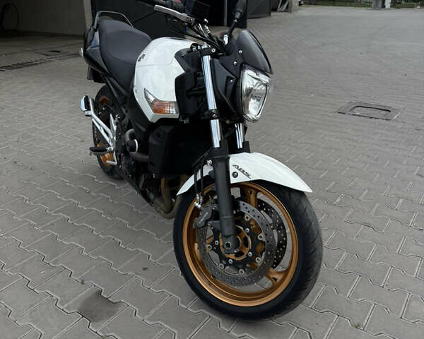 Белый Сузуки GSR 600, объемом двигателя 0.6 л и пробегом 32 тыс. км за 5800 $, фото 1 на Automoto.ua