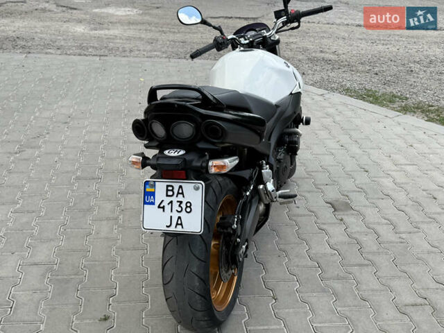 Белый Сузуки GSR 600, объемом двигателя 0.6 л и пробегом 32 тыс. км за 5800 $, фото 3 на Automoto.ua