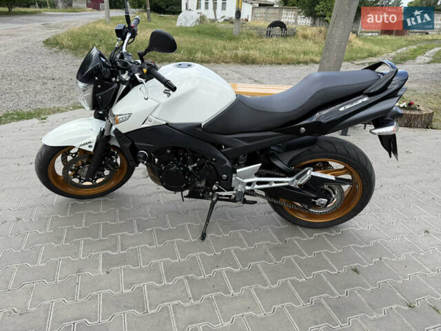 Белый Сузуки GSR 600, объемом двигателя 0.6 л и пробегом 32 тыс. км за 5800 $, фото 2 на Automoto.ua