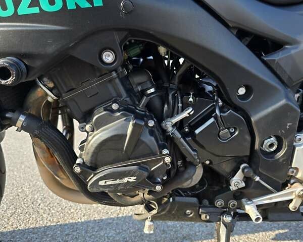 Чорний Сузукі GSR 600, об'ємом двигуна 0.6 л та пробігом 55 тис. км за 5000 $, фото 12 на Automoto.ua