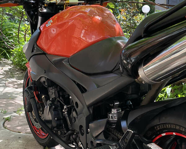 Красный Сузуки GSR 600, объемом двигателя 0.6 л и пробегом 62 тыс. км за 3999 $, фото 1 на Automoto.ua