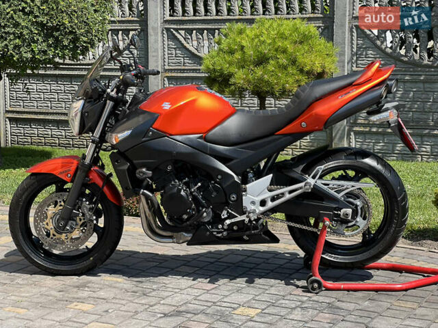 Красный Сузуки GSR 600, объемом двигателя 0.6 л и пробегом 28 тыс. км за 5750 $, фото 4 на Automoto.ua