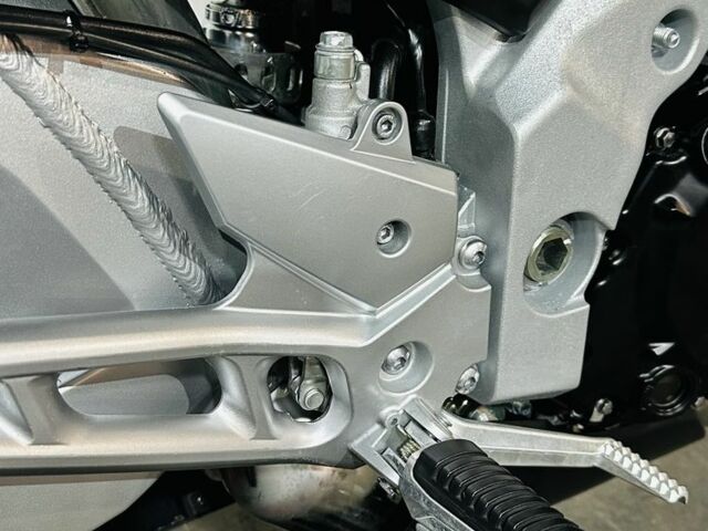 Сузуки GSR 600, объемом двигателя 0.6 л и пробегом 0 тыс. км за 4750 $, фото 19 на Automoto.ua