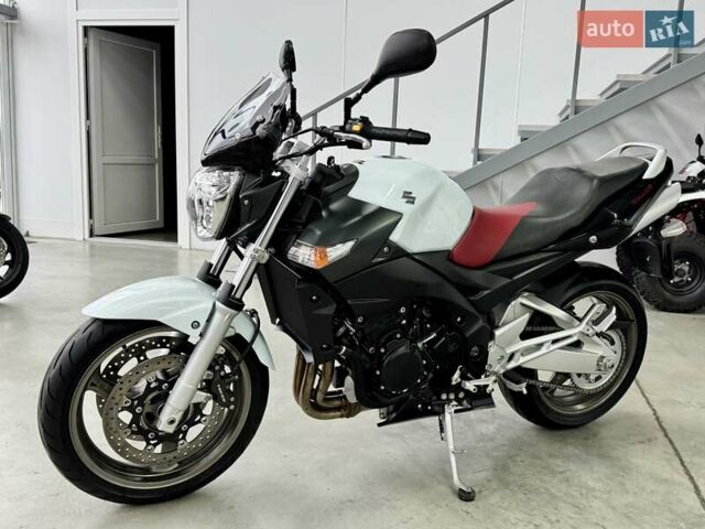 Сузуки GSR 600, объемом двигателя 0.6 л и пробегом 14 тыс. км за 5499 $, фото 4 на Automoto.ua