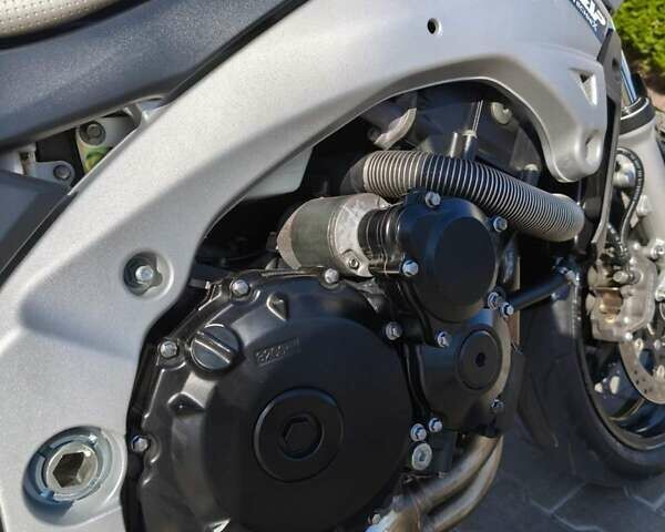 Сузукі GSR 600, об'ємом двигуна 0.6 л та пробігом 48 тис. км за 5800 $, фото 9 на Automoto.ua