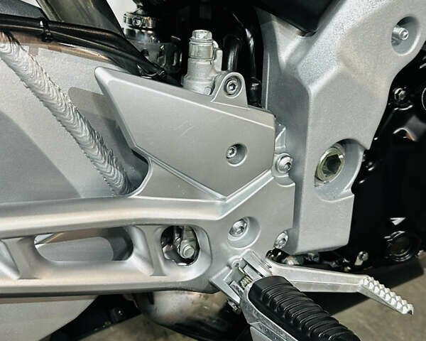 Сузуки GSR 600, объемом двигателя 0.6 л и пробегом 28 тыс. км за 4750 $, фото 24 на Automoto.ua