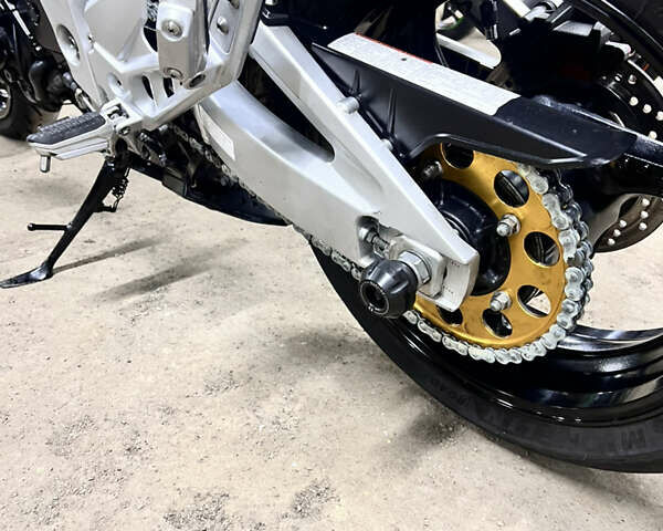 Сузуки GSR 600, объемом двигателя 0.6 л и пробегом 34 тыс. км за 5400 $, фото 2 на Automoto.ua