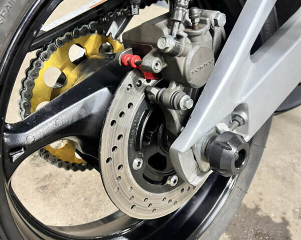 Сузуки GSR 600, объемом двигателя 0.6 л и пробегом 34 тыс. км за 5400 $, фото 4 на Automoto.ua