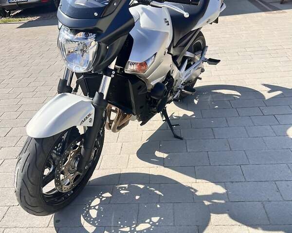 Сузуки GSR 600, объемом двигателя 0.65 л и пробегом 14 тыс. км за 6100 $, фото 3 на Automoto.ua
