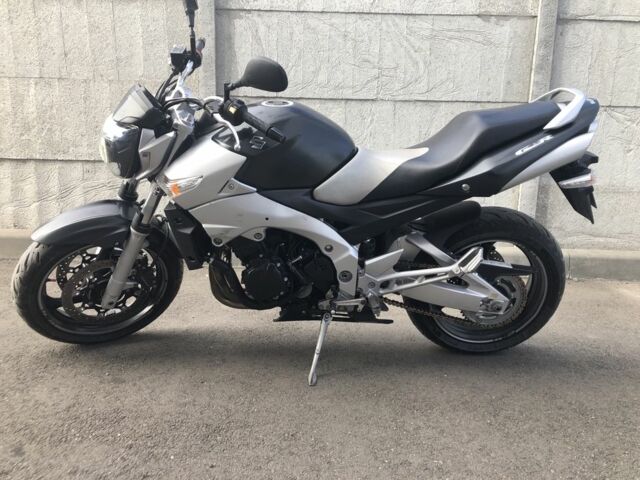 Сузуки GSR 600, объемом двигателя 0.6 л и пробегом 0 тыс. км за 4900 $, фото 2 на Automoto.ua