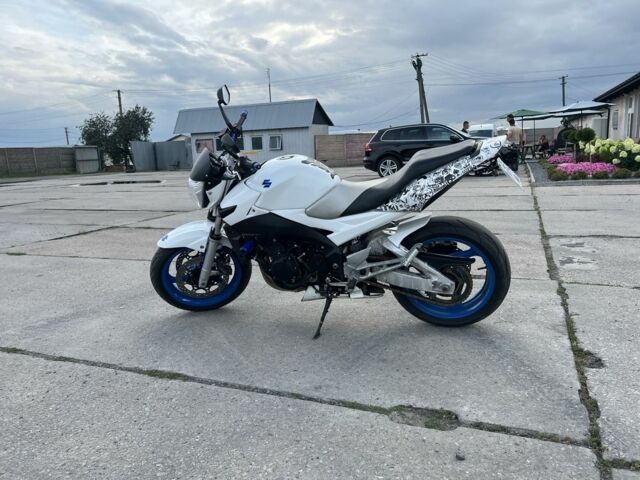 Сузукі GSR 600, об'ємом двигуна 0.6 л та пробігом 0 тис. км за 3000 $, фото 4 на Automoto.ua
