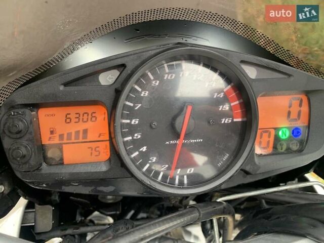 Серый Сузуки GSR 600, объемом двигателя 0.6 л и пробегом 63 тыс. км за 4651 $, фото 4 на Automoto.ua