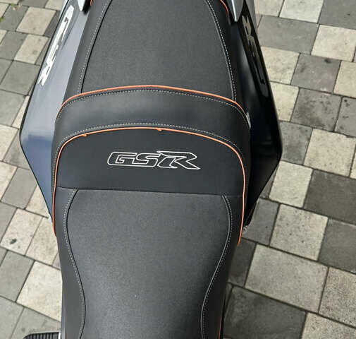 Сірий Сузукі GSR 600, об'ємом двигуна 0.6 л та пробігом 43 тис. км за 5500 $, фото 14 на Automoto.ua