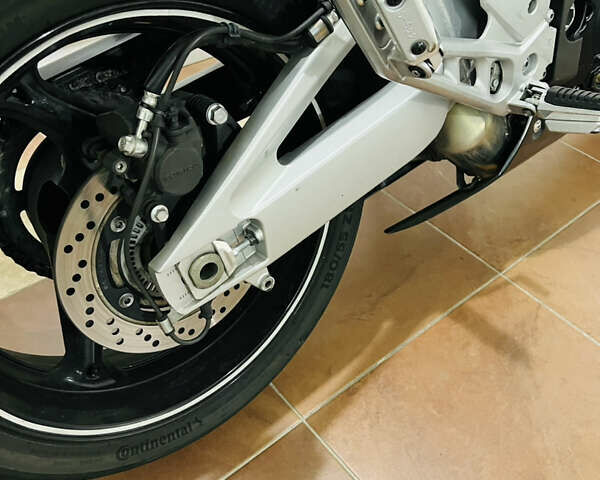 Серый Сузуки GSR 600, объемом двигателя 0.6 л и пробегом 28 тыс. км за 5800 $, фото 25 на Automoto.ua