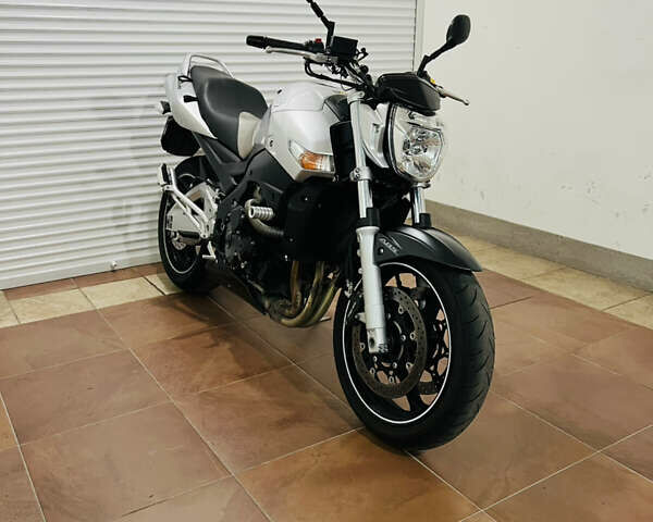 Серый Сузуки GSR 600, объемом двигателя 0.6 л и пробегом 28 тыс. км за 5800 $, фото 2 на Automoto.ua