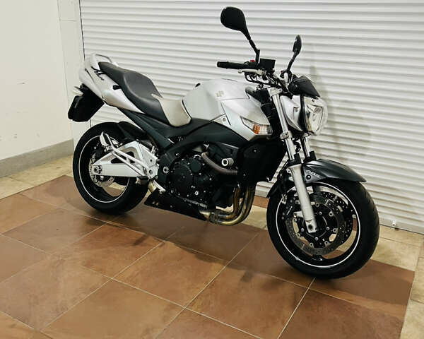Серый Сузуки GSR 600, объемом двигателя 0.6 л и пробегом 28 тыс. км за 5800 $, фото 27 на Automoto.ua