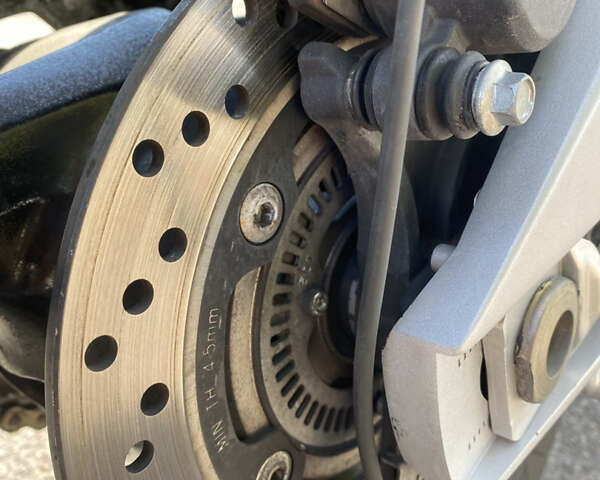 Синій Сузукі GSR 600, об'ємом двигуна 0.6 л та пробігом 33 тис. км за 5350 $, фото 4 на Automoto.ua