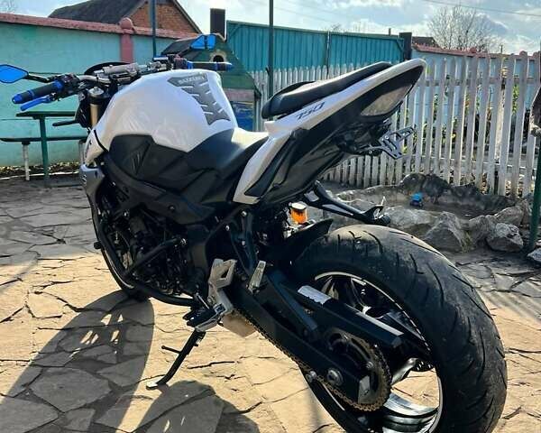 Белый Сузуки GSR 750, объемом двигателя 0 л и пробегом 27 тыс. км за 4444 $, фото 13 на Automoto.ua