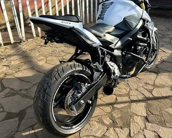 Белый Сузуки GSR 750, объемом двигателя 0 л и пробегом 27 тыс. км за 4444 $, фото 12 на Automoto.ua