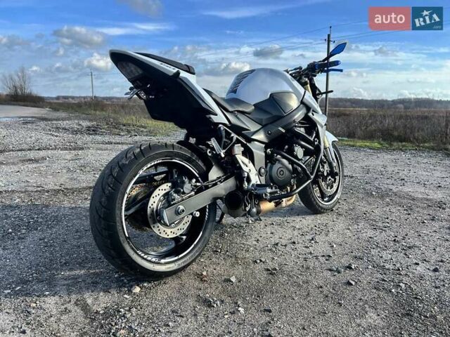 Белый Сузуки GSR 750, объемом двигателя 0 л и пробегом 27 тыс. км за 4444 $, фото 7 на Automoto.ua