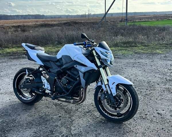 Белый Сузуки GSR 750, объемом двигателя 0 л и пробегом 27 тыс. км за 4444 $, фото 2 на Automoto.ua