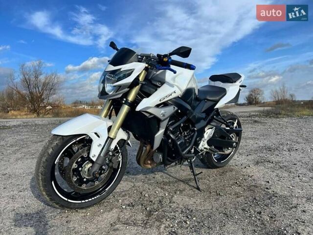 Белый Сузуки GSR 750, объемом двигателя 0 л и пробегом 27 тыс. км за 4444 $, фото 1 на Automoto.ua