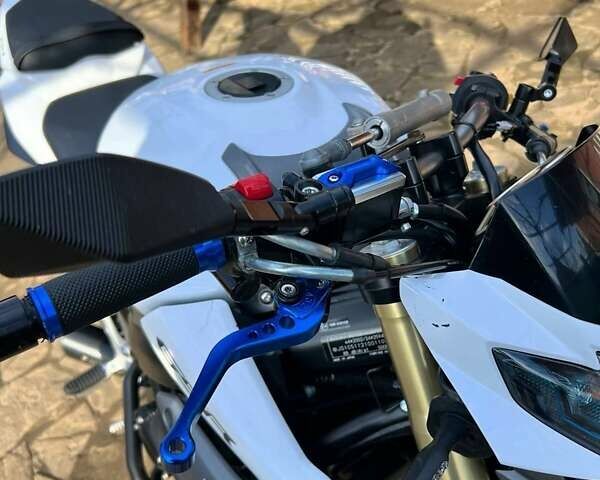 Белый Сузуки GSR 750, объемом двигателя 0 л и пробегом 27 тыс. км за 4444 $, фото 10 на Automoto.ua