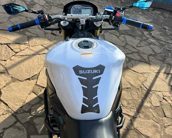 Белый Сузуки GSR 750, объемом двигателя 0 л и пробегом 27 тыс. км за 4444 $, фото 8 на Automoto.ua