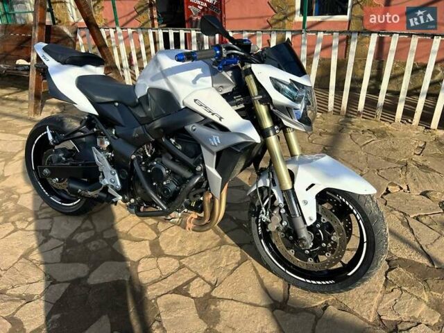 Белый Сузуки GSR 750, объемом двигателя 0 л и пробегом 27 тыс. км за 4444 $, фото 15 на Automoto.ua