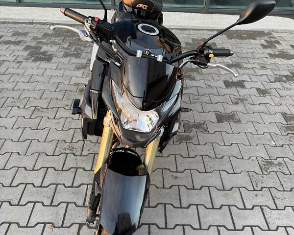 Черный Сузуки GSR 750, объемом двигателя 0.75 л и пробегом 24 тыс. км за 6999 $, фото 1 на Automoto.ua