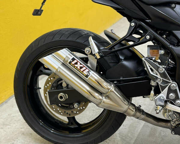 Черный Сузуки GSR 750, объемом двигателя 0.75 л и пробегом 28 тыс. км за 7500 $, фото 3 на Automoto.ua