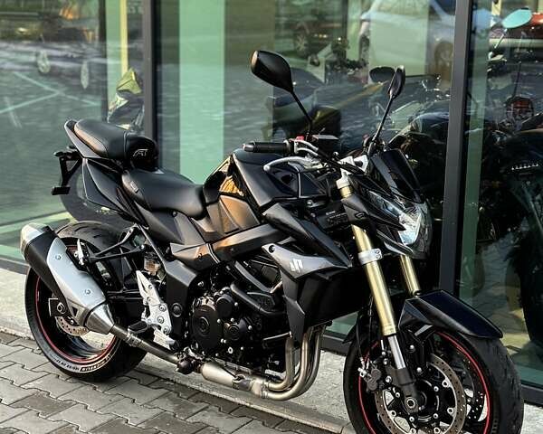 Черный Сузуки GSR 750, объемом двигателя 0.75 л и пробегом 24 тыс. км за 6999 $, фото 28 на Automoto.ua