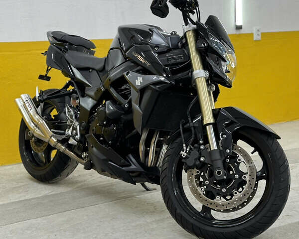 Черный Сузуки GSR 750, объемом двигателя 0.75 л и пробегом 28 тыс. км за 7500 $, фото 1 на Automoto.ua