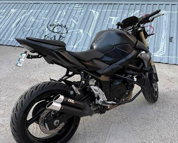 Черный Сузуки GSR 750, объемом двигателя 0.75 л и пробегом 31 тыс. км за 8100 $, фото 3 на Automoto.ua