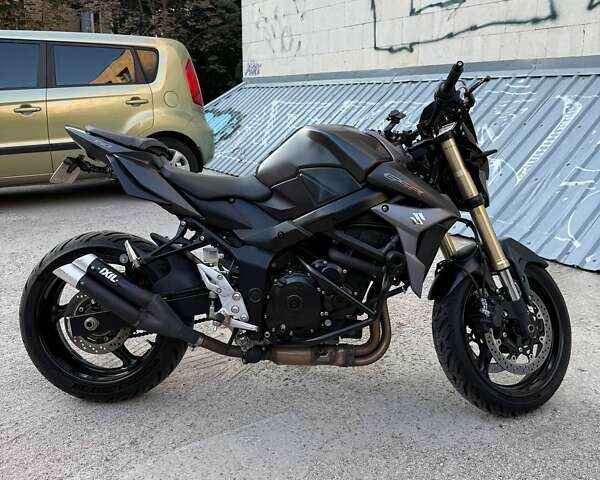 Черный Сузуки GSR 750, объемом двигателя 0.75 л и пробегом 31 тыс. км за 8100 $, фото 7 на Automoto.ua