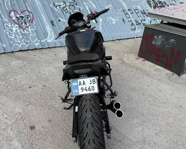Черный Сузуки GSR 750, объемом двигателя 0.75 л и пробегом 31 тыс. км за 8100 $, фото 5 на Automoto.ua